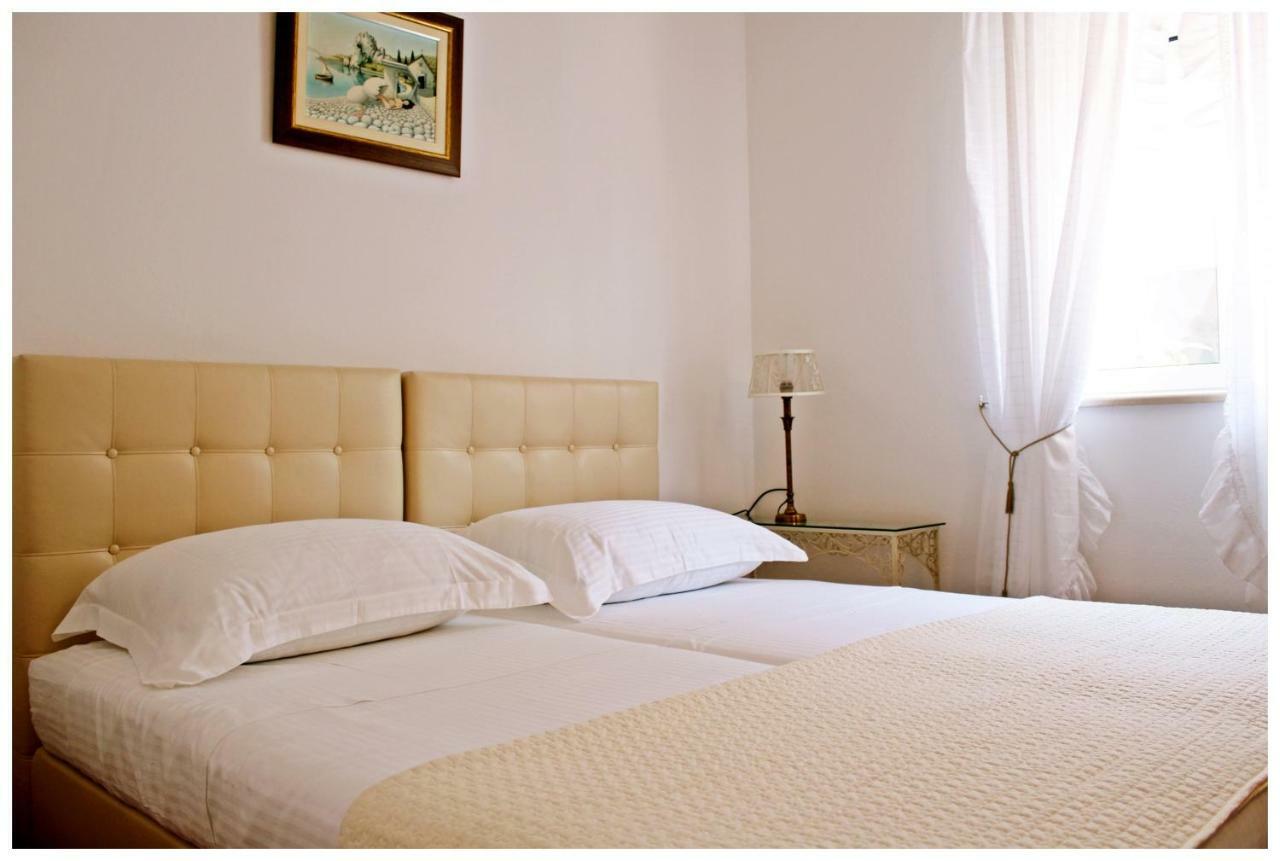 Casa Zorana-Alba Apartments Trogir Quarto foto